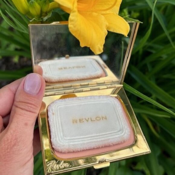 REVLON Love-Pat Rachel Gold Vintage Rectangle Compact - Picture 3 of 7